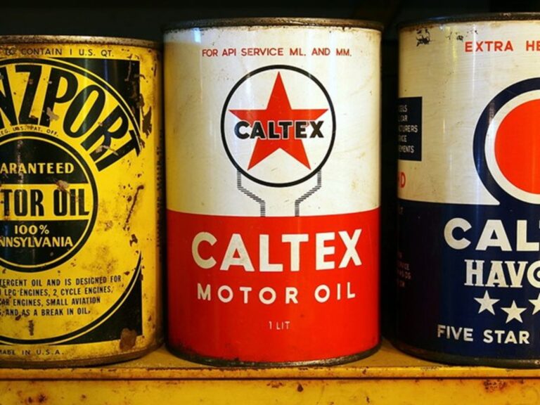 Classic metal oil Caltex cans