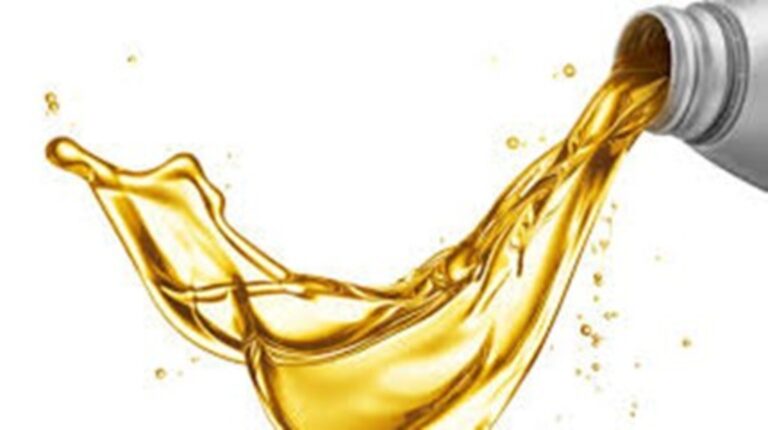 Engine oil splashing out of container