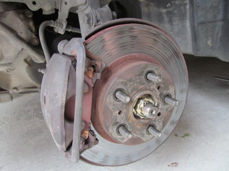 Front disc brake assembly