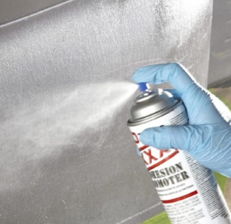 Spraying car door panel cleaner