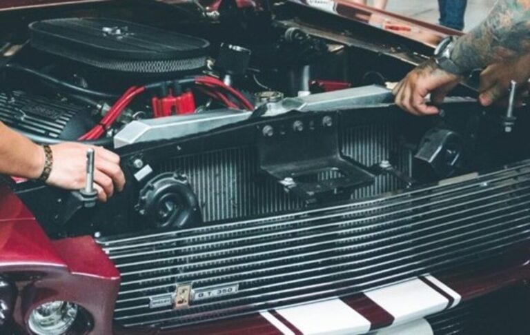 2cmen instlling a cooling system radiator into a Ford Mustang