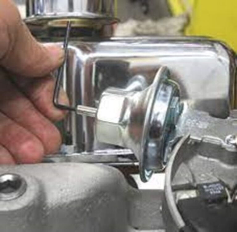 Using an allen key to adjust the vacuum module on an engine distributor
