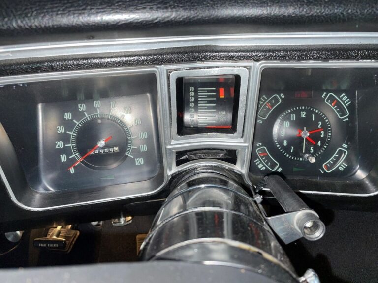 Close up of 68 Chevelle gauge cluster