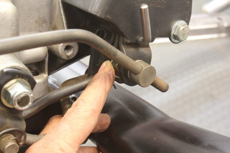 Pointing to shift rod for adjusting shift linkage