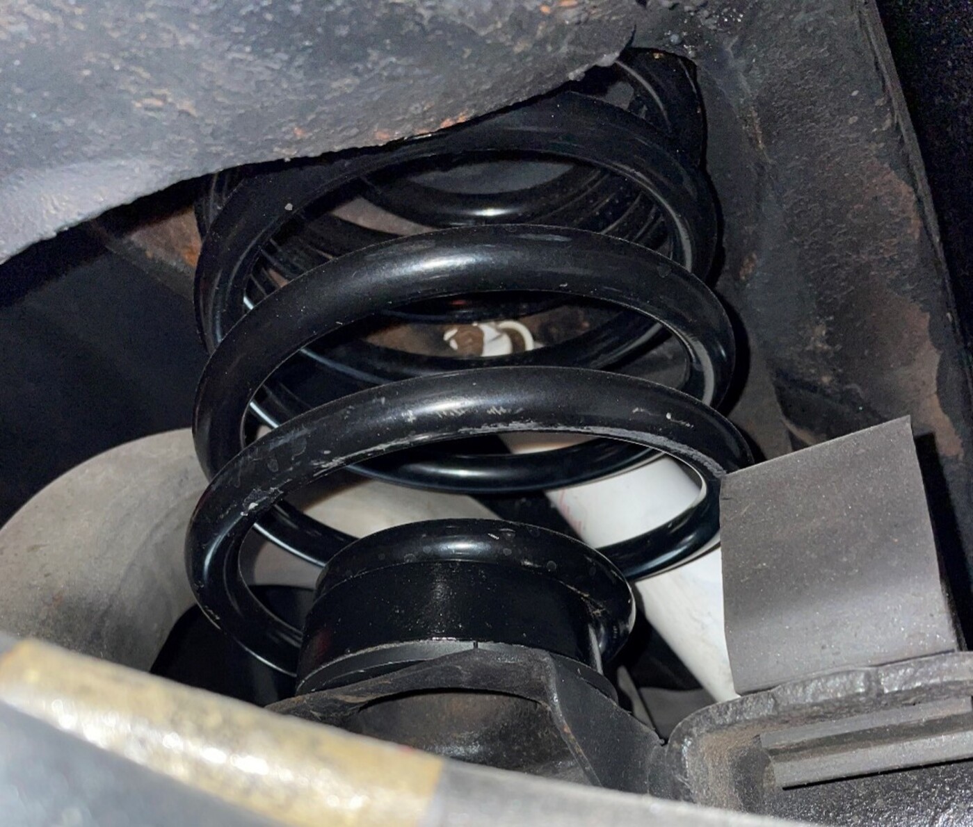 4-Piece Car Coil Spring Insulators - Universal Fit Noise Reduction Sleeves For Quieter Ride