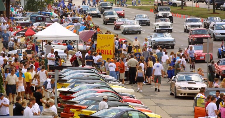 A view of the crowds and cars along Woodward Ave car show outside of one of the best cites of Detroit, MI